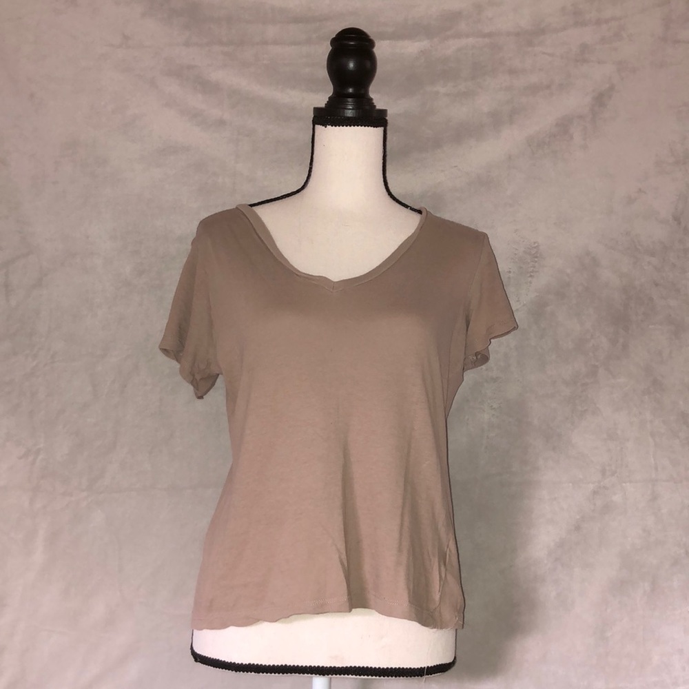 casual & cute size M Forever21 v-neck cropped top